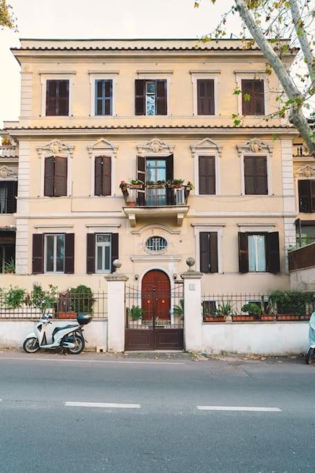 Vaticano/Trastevere Floreal Suite Рим Экстерьер фото